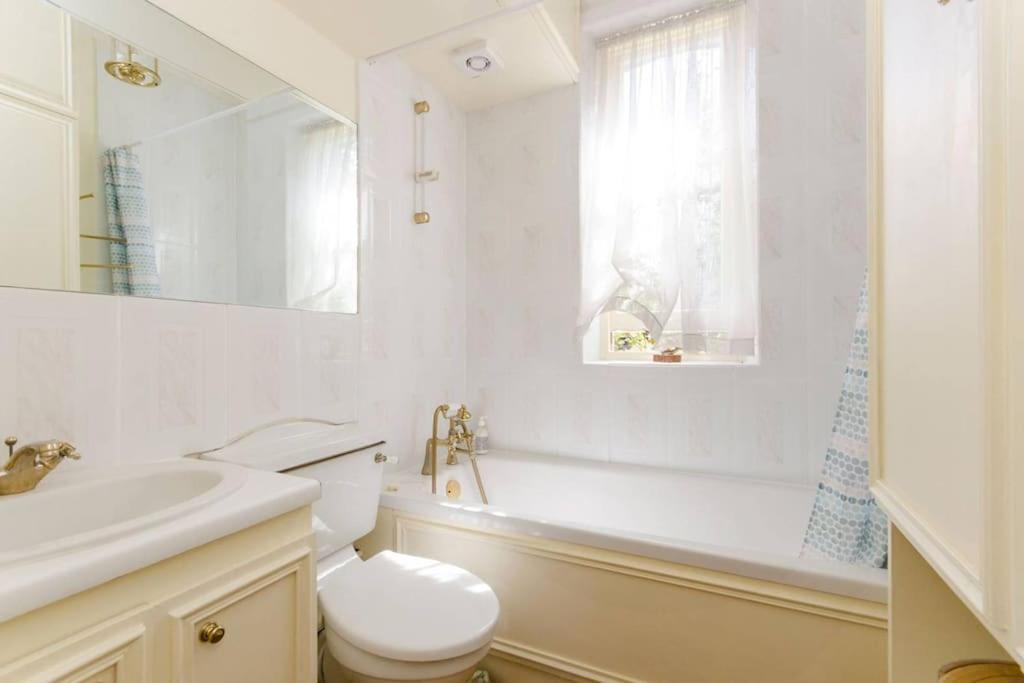 Large 3 Bed Flat In Central Wimbledon Londyn Zewnętrze zdjęcie
